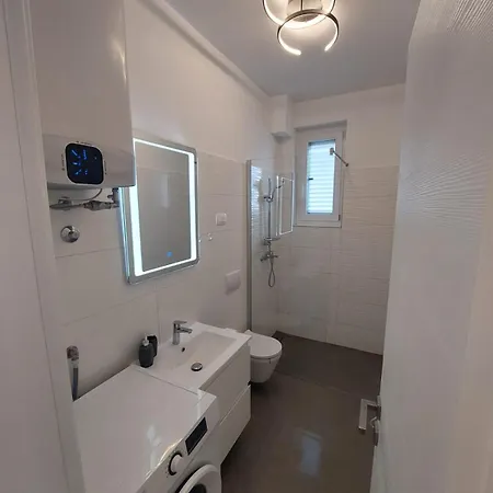 Lana Apartman *
